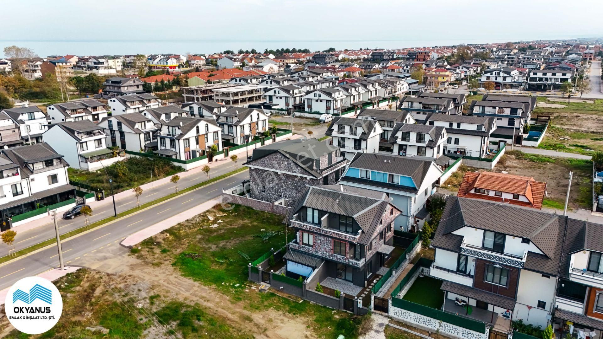 Sakarya Kocaali Merkezde Ön Cephe Kapalı Mutfak 4+1 Villa - Görsel 35