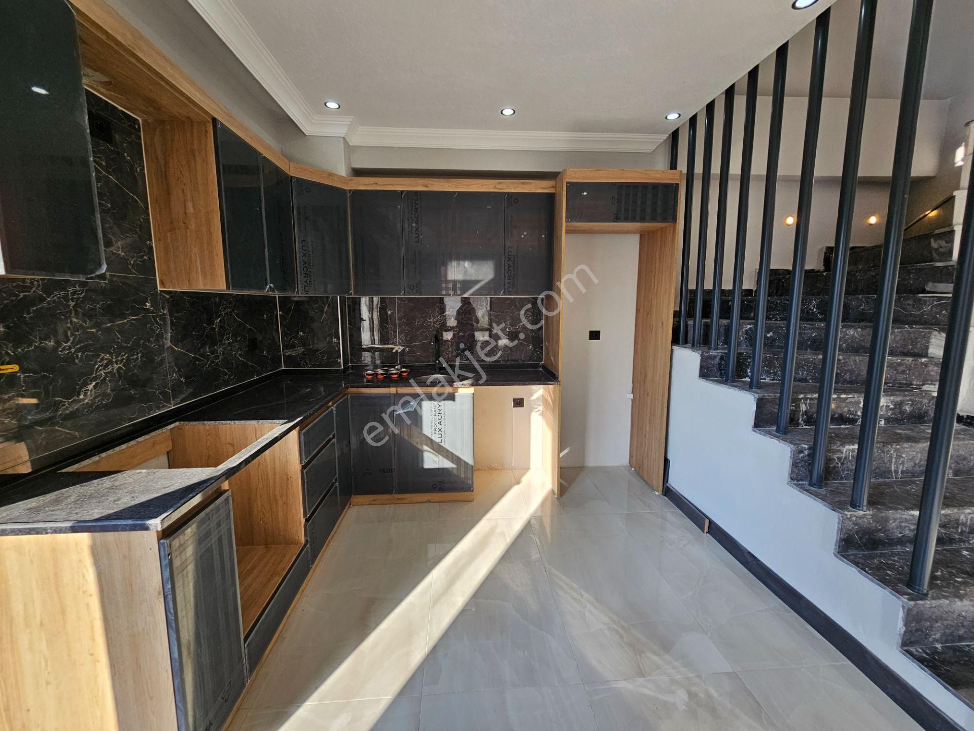 Deniz'den Kocaali Sakarya'da 4+1 Yerden Isıtmalı, Merkezi Konumda Lüks Villa - Görsel 14