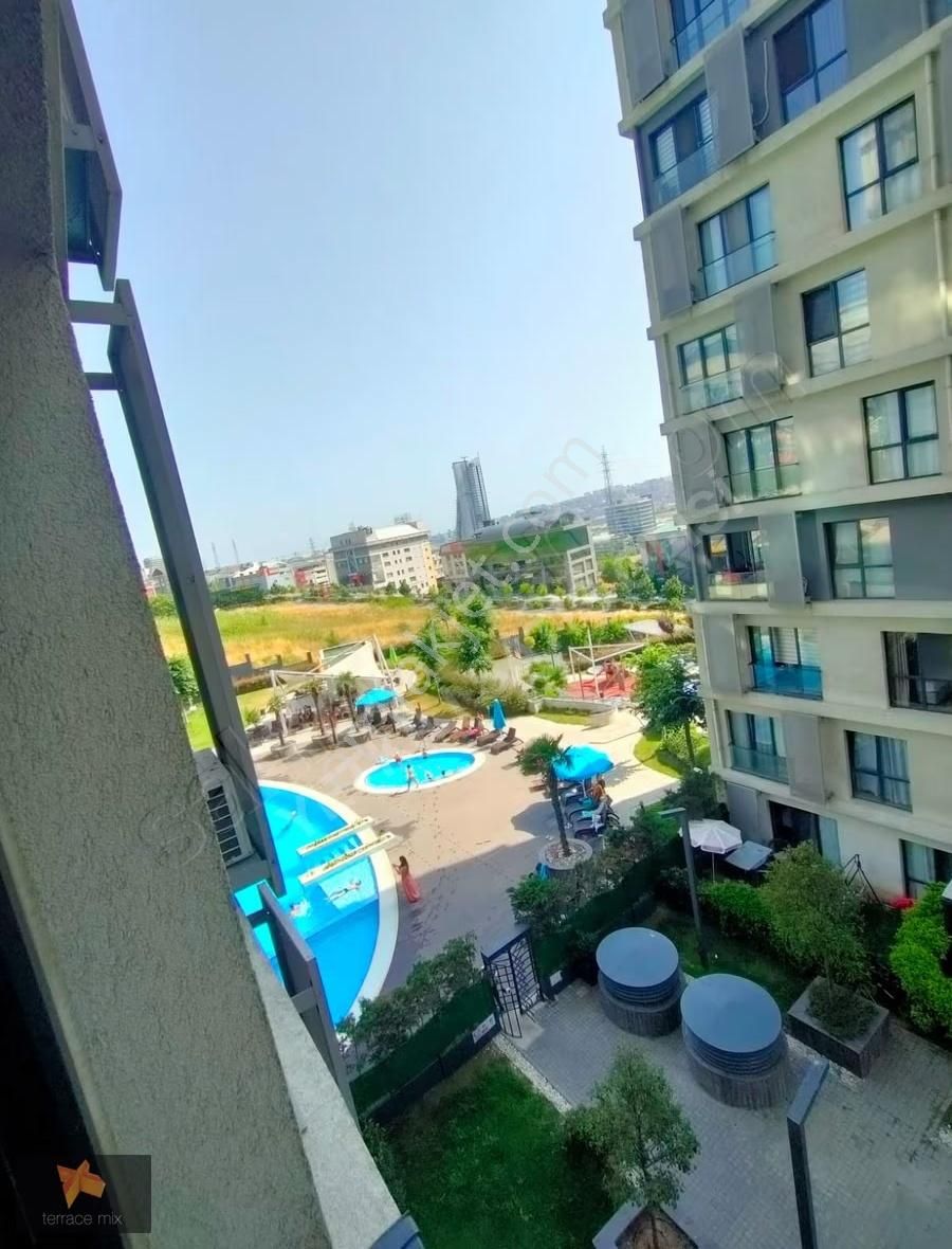 Terrace Mix'te Yüksek Tavan Peyzaj Cephe Eşyalı Stüdyo Daire