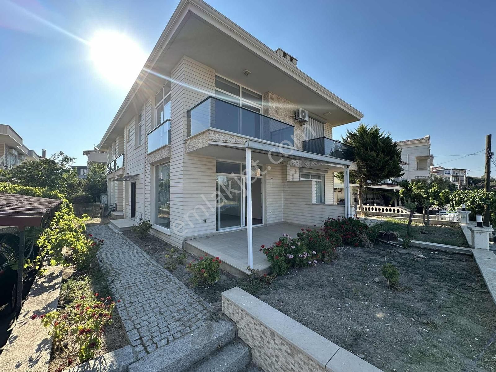 Sarımsaklı'da Plaja 300m Mesafede 3+1 Satılık Villa - Görsel 2