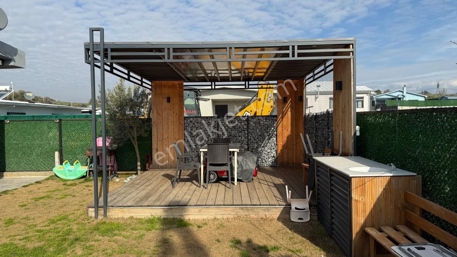 İzmir Menderes Dereköy‘de Hisse Tapulu Olup 405 Metre² İçerisinde 2 + 1 Son Sistem