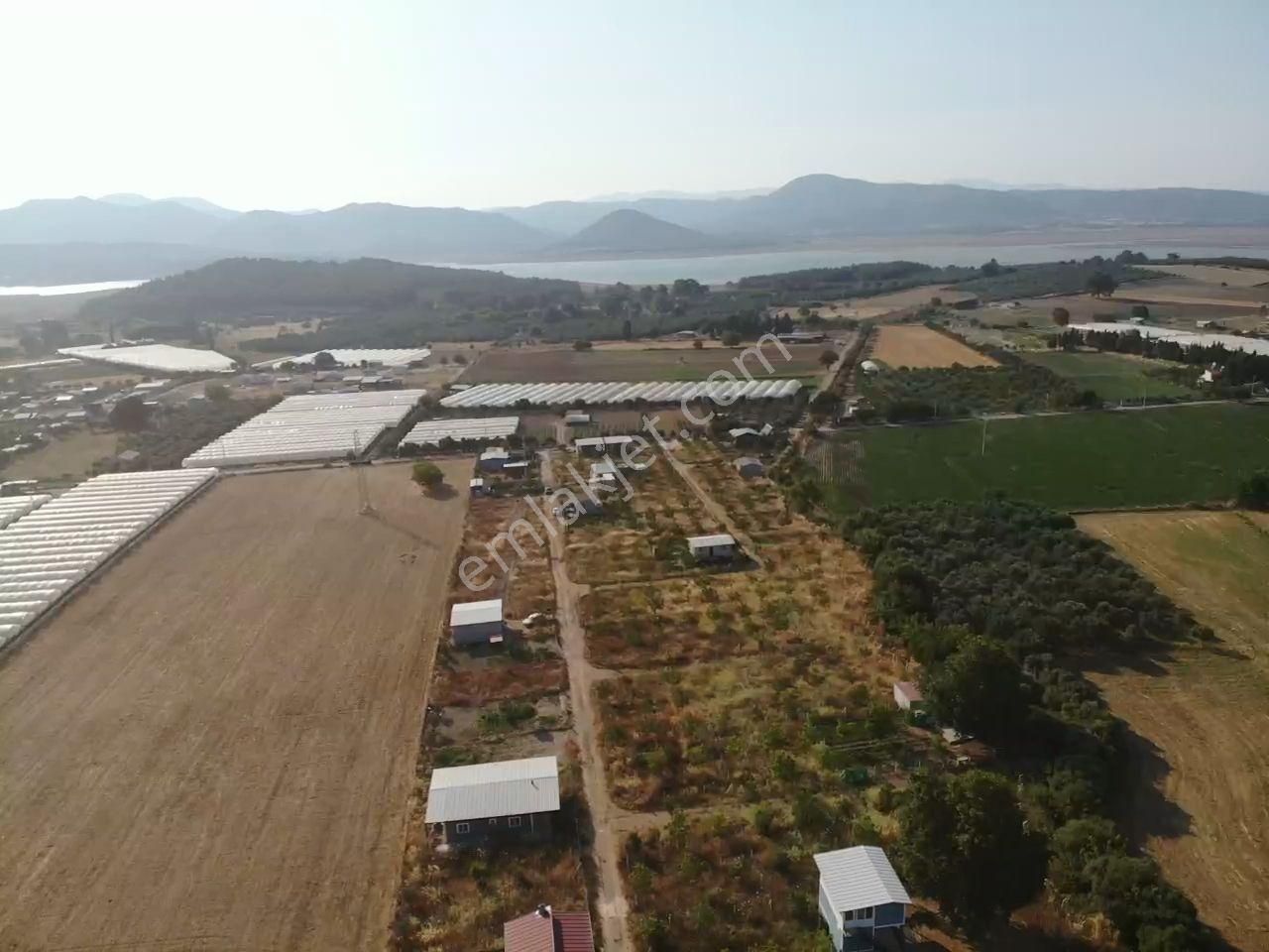 Değirmendere - Elektrik-su Aktif - İçinde Evi Olan Satılık 240 M2 Bahçe