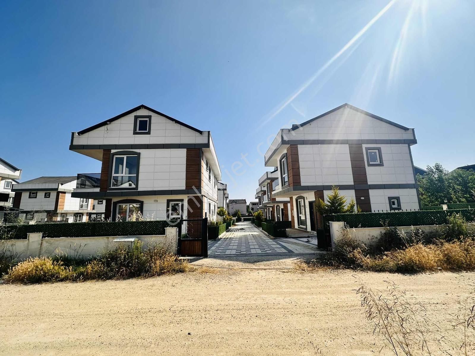 Mega Yapıdan Merkezi Knm Tam Müstakil İskanlı 3+1 Şık Villa - Görsel 2