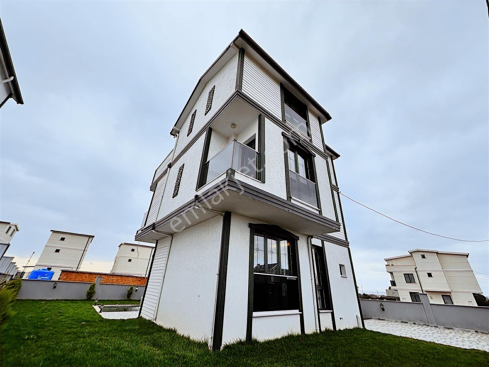 Mega Yapıdan 330m² Arsa İçinde Havuzlu İskanlı 5+1 Lüx Müstakil - Görsel 4