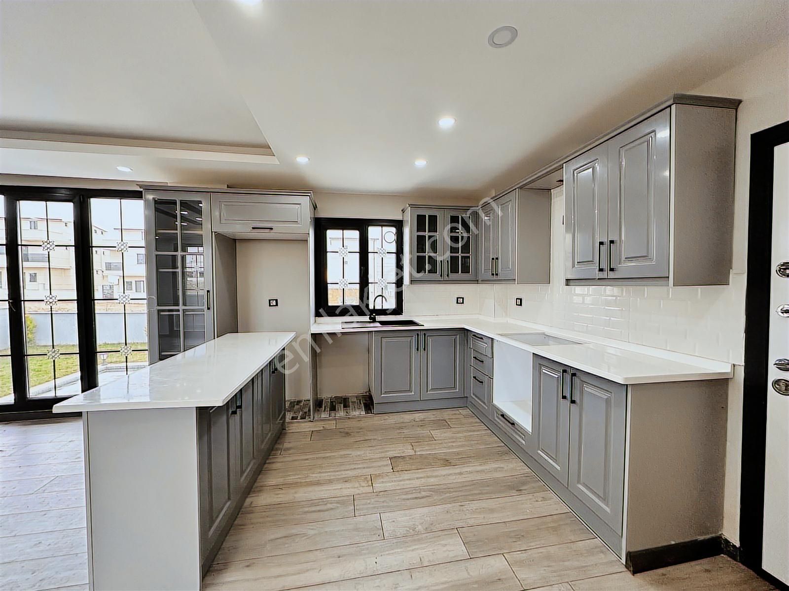 Mega Yapıdan 330m² Arsa İçinde Havuzlu İskanlı 5+1 Lüx Müstakil - Görsel 10