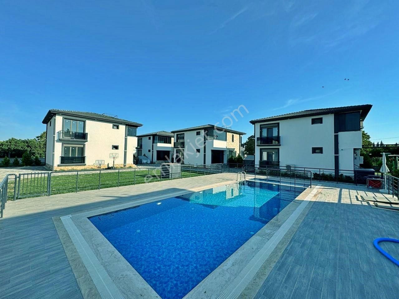 Uytundan Edremitte Havuzlu Yerden Isıtmalı Ultralüks 4+1 Villa - Görsel 4