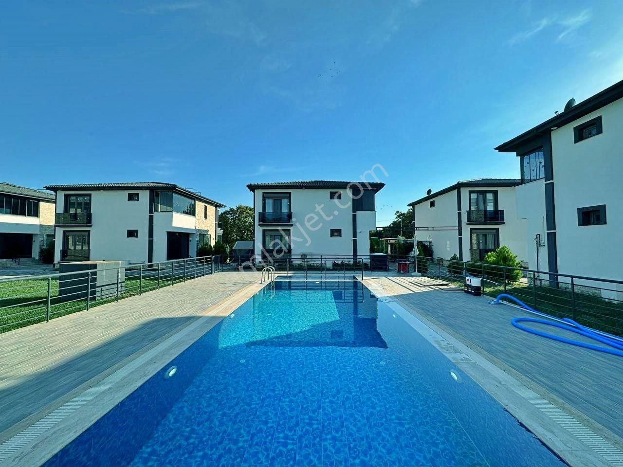 Uytundan Edremitte Havuzlu Yerden Isıtmalı Ultralüks 4+1 Villa - Görsel 25