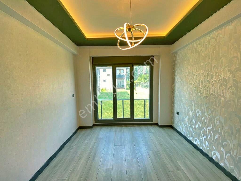 Uytundan Edremitte Havuzlu Yerden Isıtmalı Ultralüks 4+1 Villa - Görsel 24