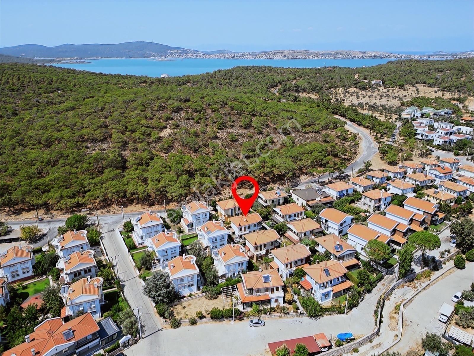 Ayvalık Çamlık Laka'da Doğa İle İç İçe 3+1 Satılık Villa