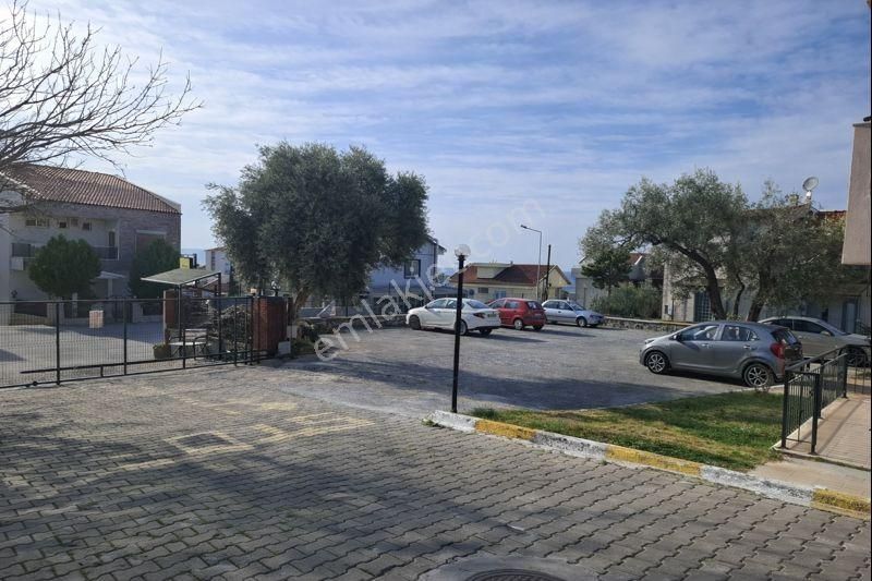 Kuşadası Satılık Kadınlar Denizi’nde Yaz-kış Yaşama Uygun Havuzlu Sitede Eşyalı Villa - Görsel 34