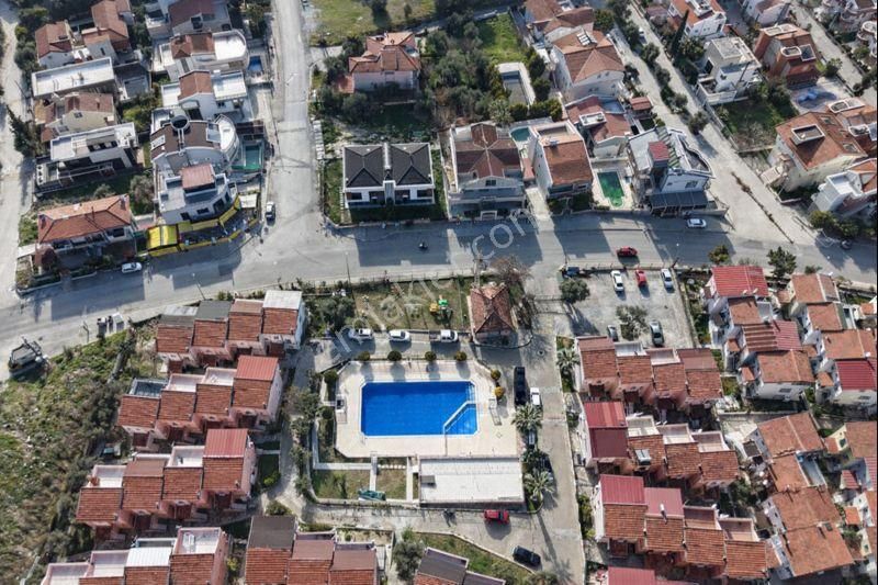 Kuşadası Satılık Kadınlar Denizi’nde Yaz-kış Yaşama Uygun Havuzlu Sitede Eşyalı Villa - Görsel 30