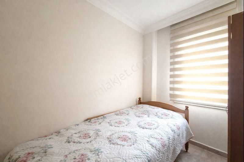 Kuşadası Satılık Kadınlar Denizi’nde Yaz-kış Yaşama Uygun Havuzlu Sitede Eşyalı Villa - Görsel 19