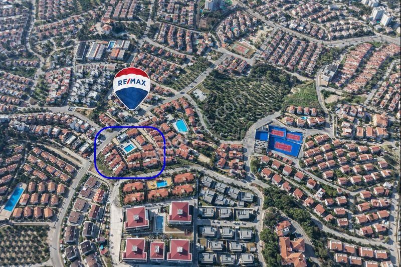 Kuşadası Satılık Kadınlar Denizi’nde Yaz-kış Yaşama Uygun Havuzlu Sitede Eşyalı Villa - Görsel 4