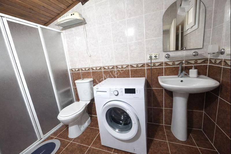 Kuşadası Satılık Kadınlar Denizi’nde Yaz-kış Yaşama Uygun Havuzlu Sitede Eşyalı Villa - Görsel 24