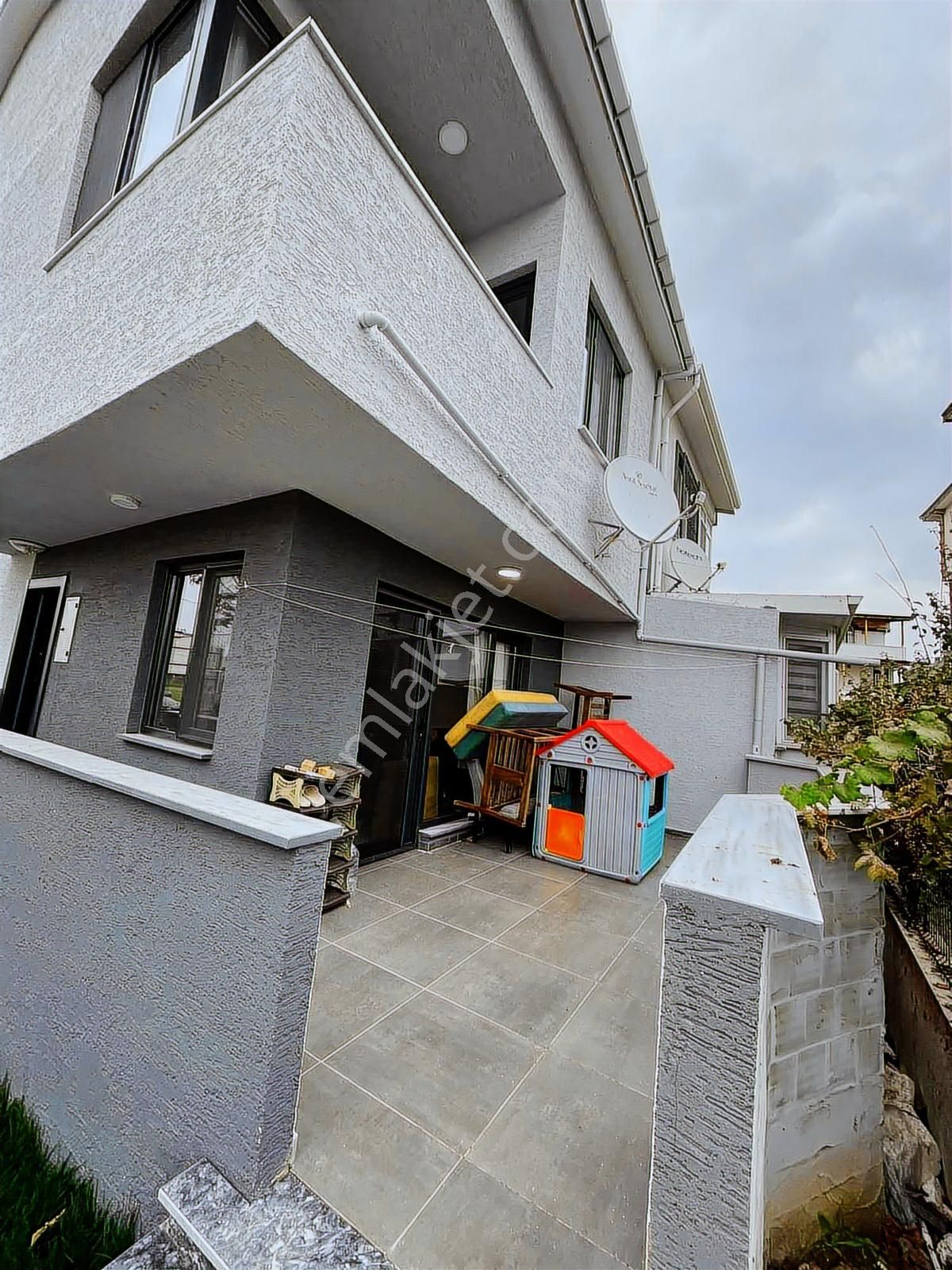 #mega Yapı# Geniş Bahçeli Alttan Isıtmalı 3+1 İskanlı Villa - Görsel 2