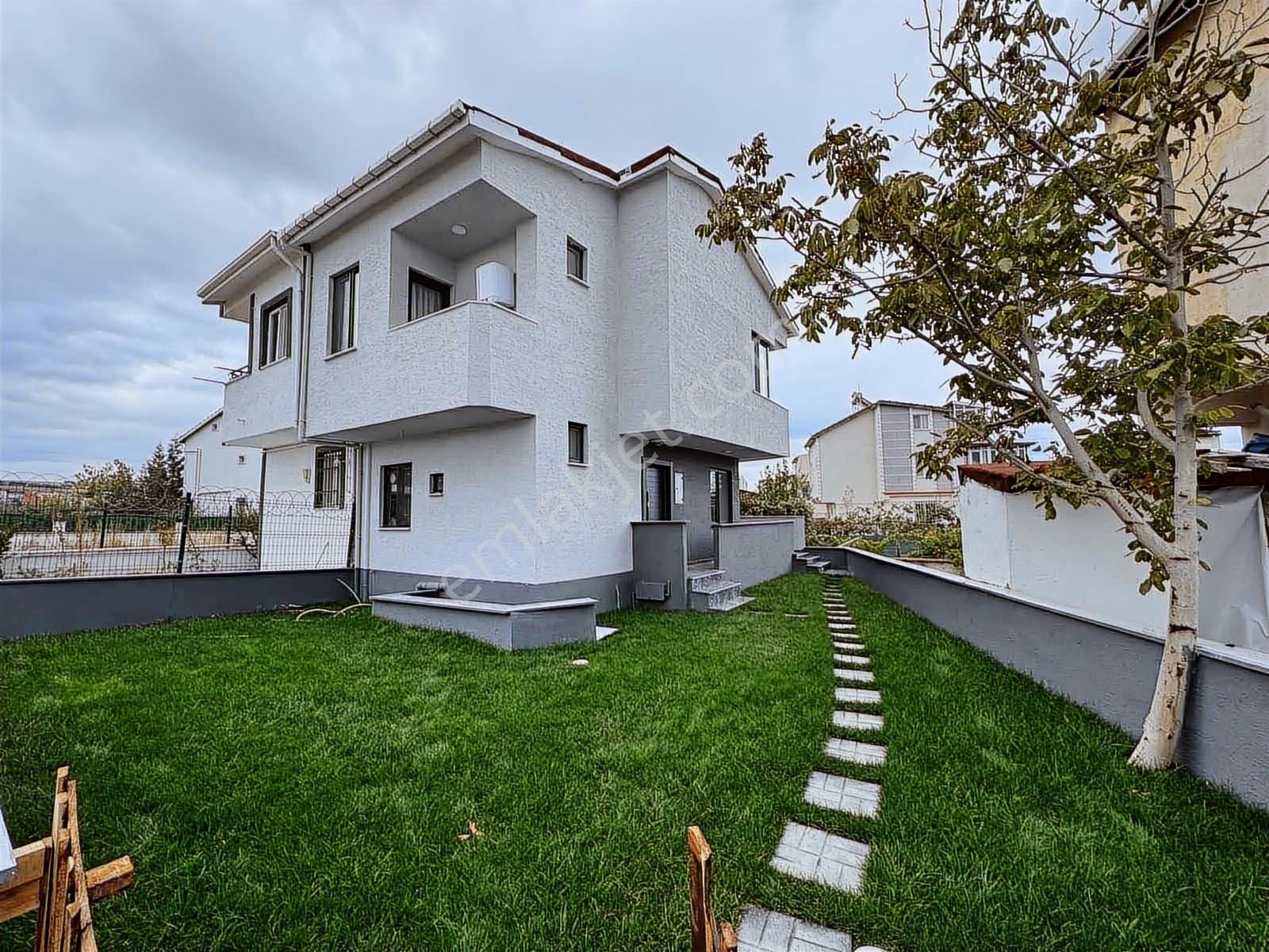 #mega Yapı# Geniş Bahçeli Alttan Isıtmalı 3+1 İskanlı Villa - Görsel 16