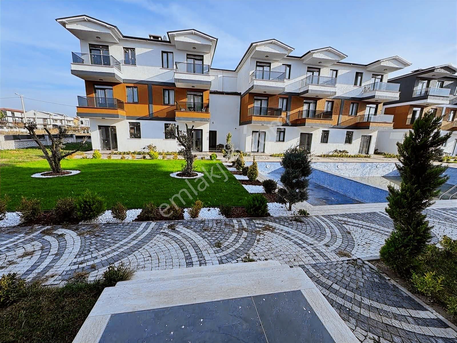 #mega Yapı# Yeni Nesil Havuzlu Sitede 1+1 Villa Dairesi - Görsel 2