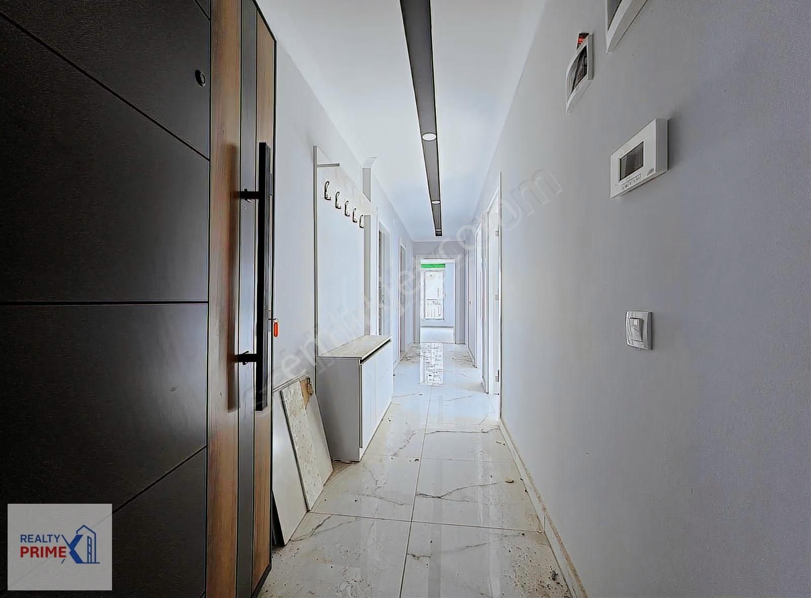 Erenköy De Satılık 2+1 100 M2 Ara Katta Asansörlü Sıfır Daire!