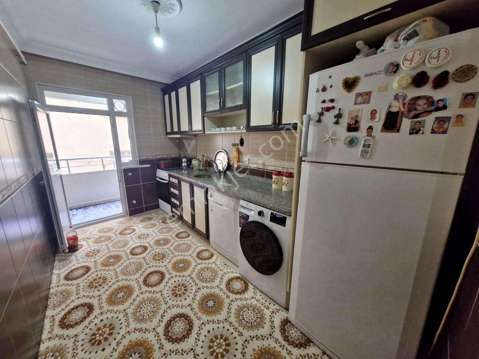 Yenibosna 3+1 2.kat Krediye Uygun Çok Genis Bir Daire