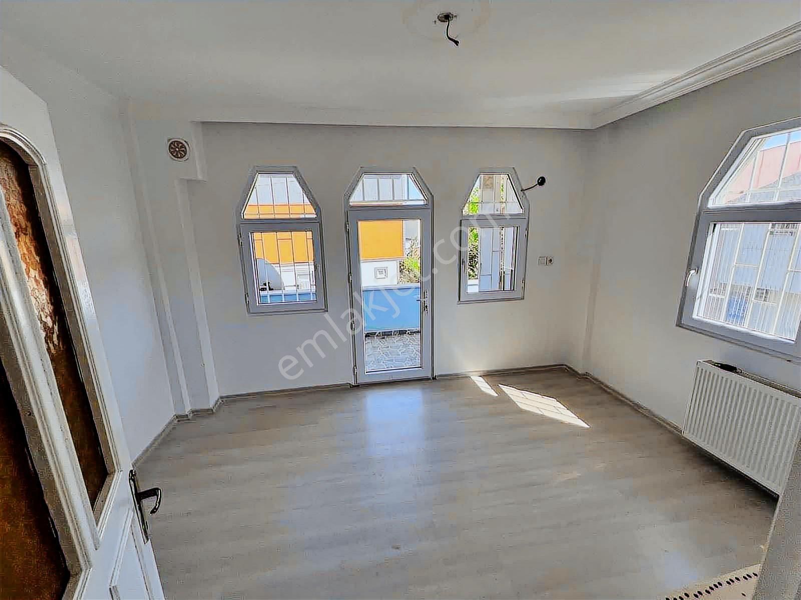 #mega Yapı# Merkezi Konumda 5+1 Kombi Petek Bağlı Fırsat Villa - Görsel 27