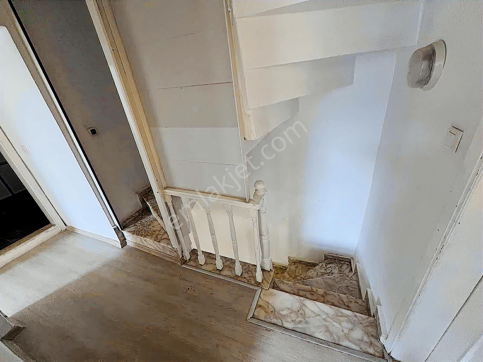 #mega Yapı# Merkezi Konumda 5+1 Kombi Petek Bağlı Fırsat Villa - Görsel 25