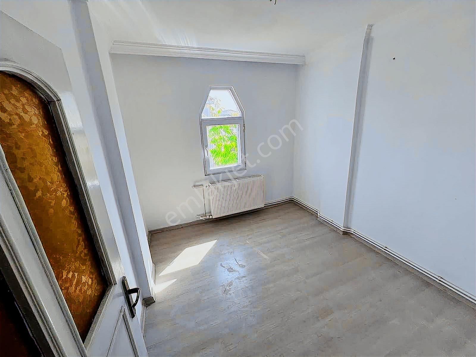 #mega Yapı# Merkezi Konumda 5+1 Kombi Petek Bağlı Fırsat Villa - Görsel 4