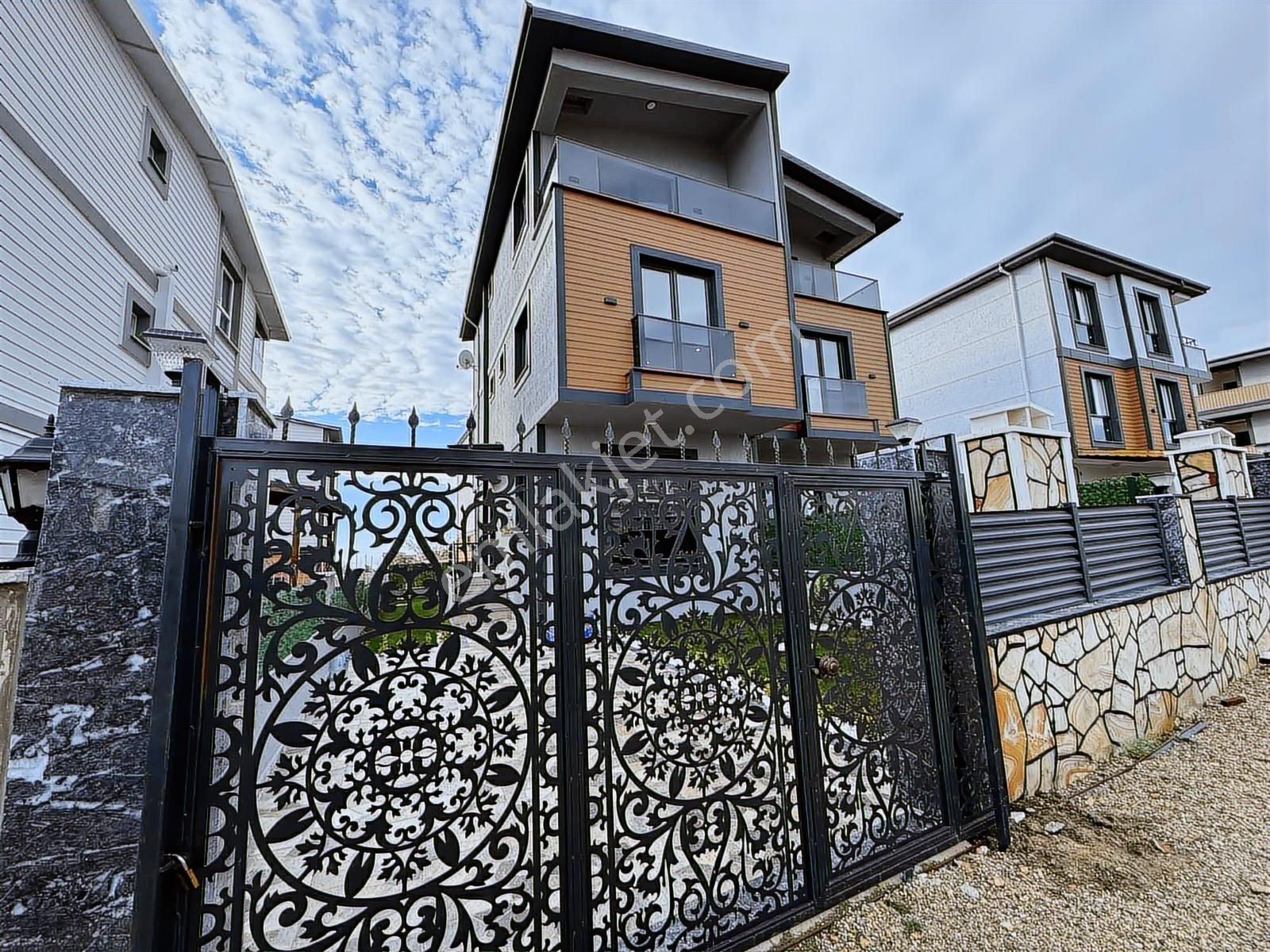 #mega Yapı# Kaçırılmaz Fiyatlı 4+1 Dev Gibi Geniş Bahçeli Villa - Görsel 10