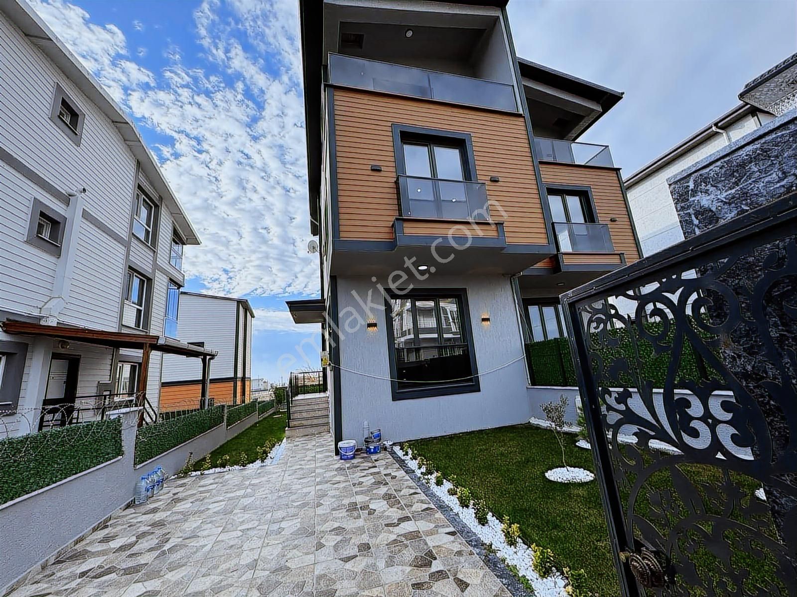 #mega Yapı# Kaçırılmaz Fiyatlı 4+1 Dev Gibi Geniş Bahçeli Villa - Görsel 2