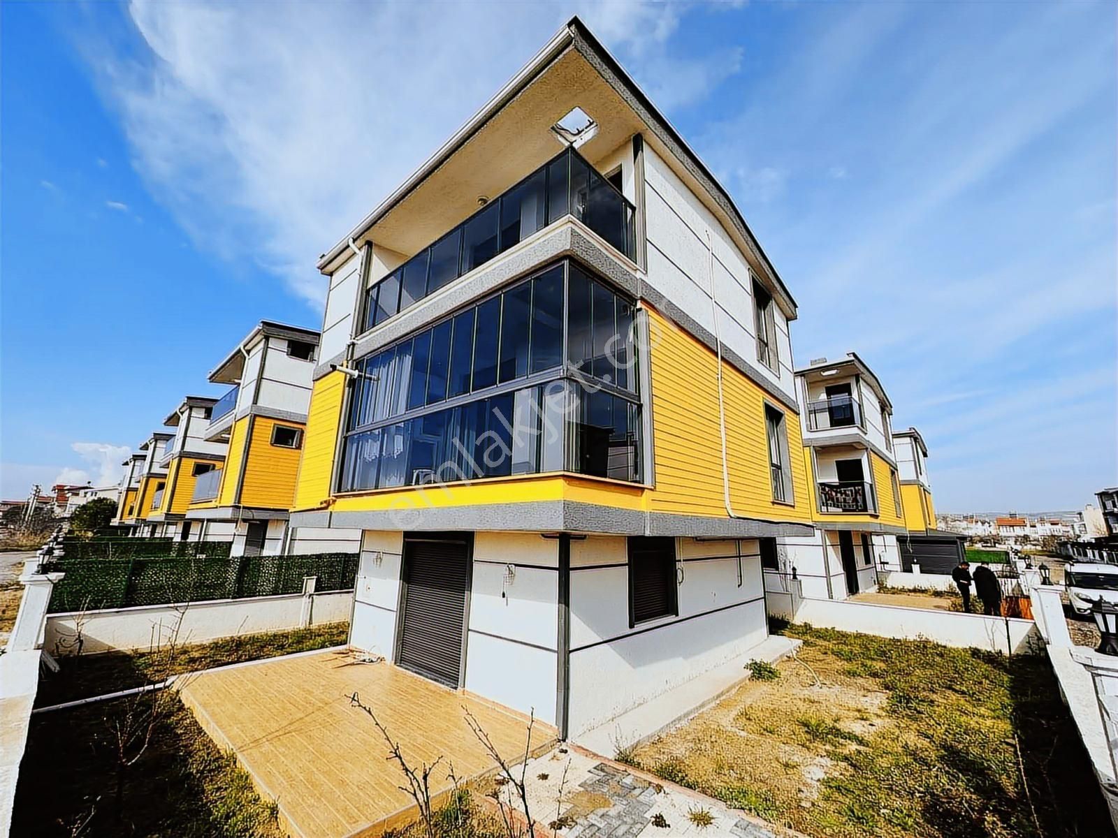 Mega Yapıdan Denize 200 Metre Mesafe İskanlı 4+1 Lüx Müstakil - Görsel 11