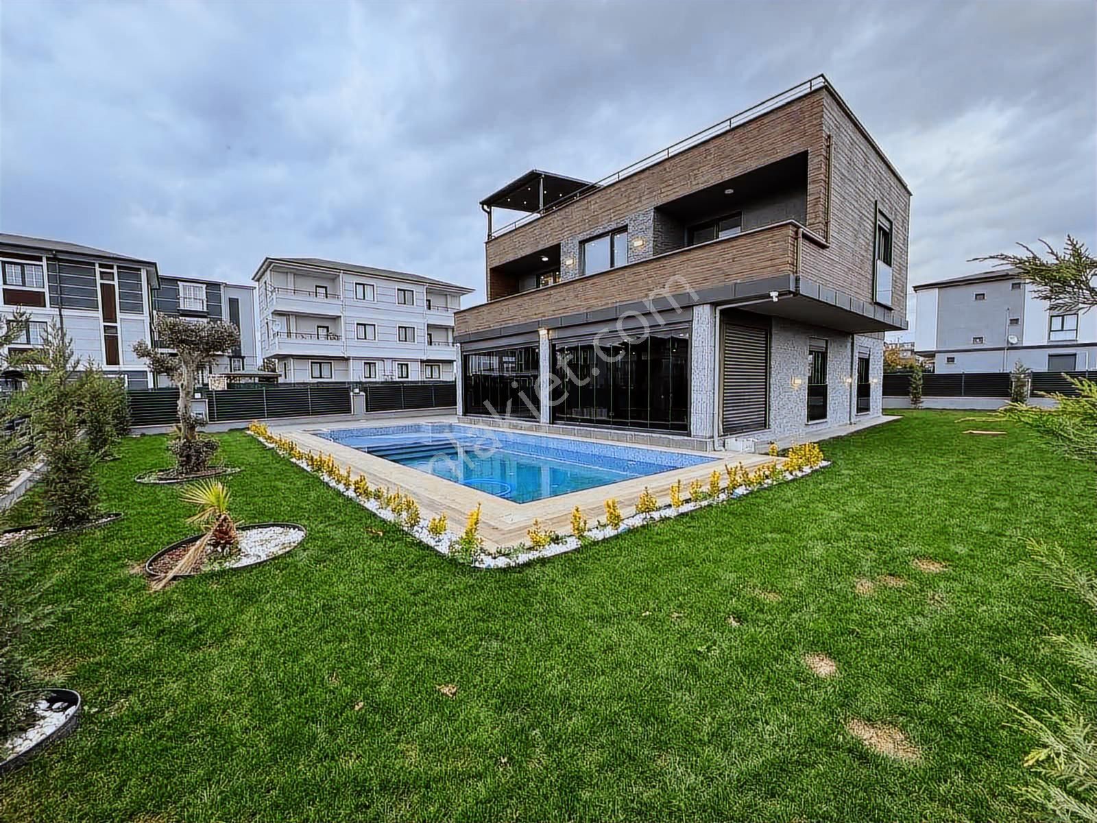 #mega Yapı# 650 M2 Arsa İçinde 6+1 Havuzlu Malikane