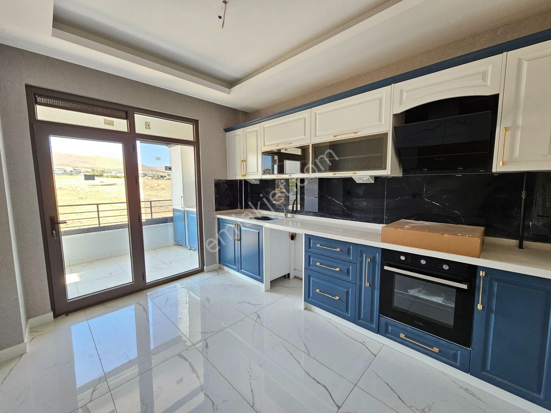 Kahramanlar Caddesi'ne Oldukça Yakın 3+1 160 M2 Sıfır Arakat Lüks Sıfır Daire