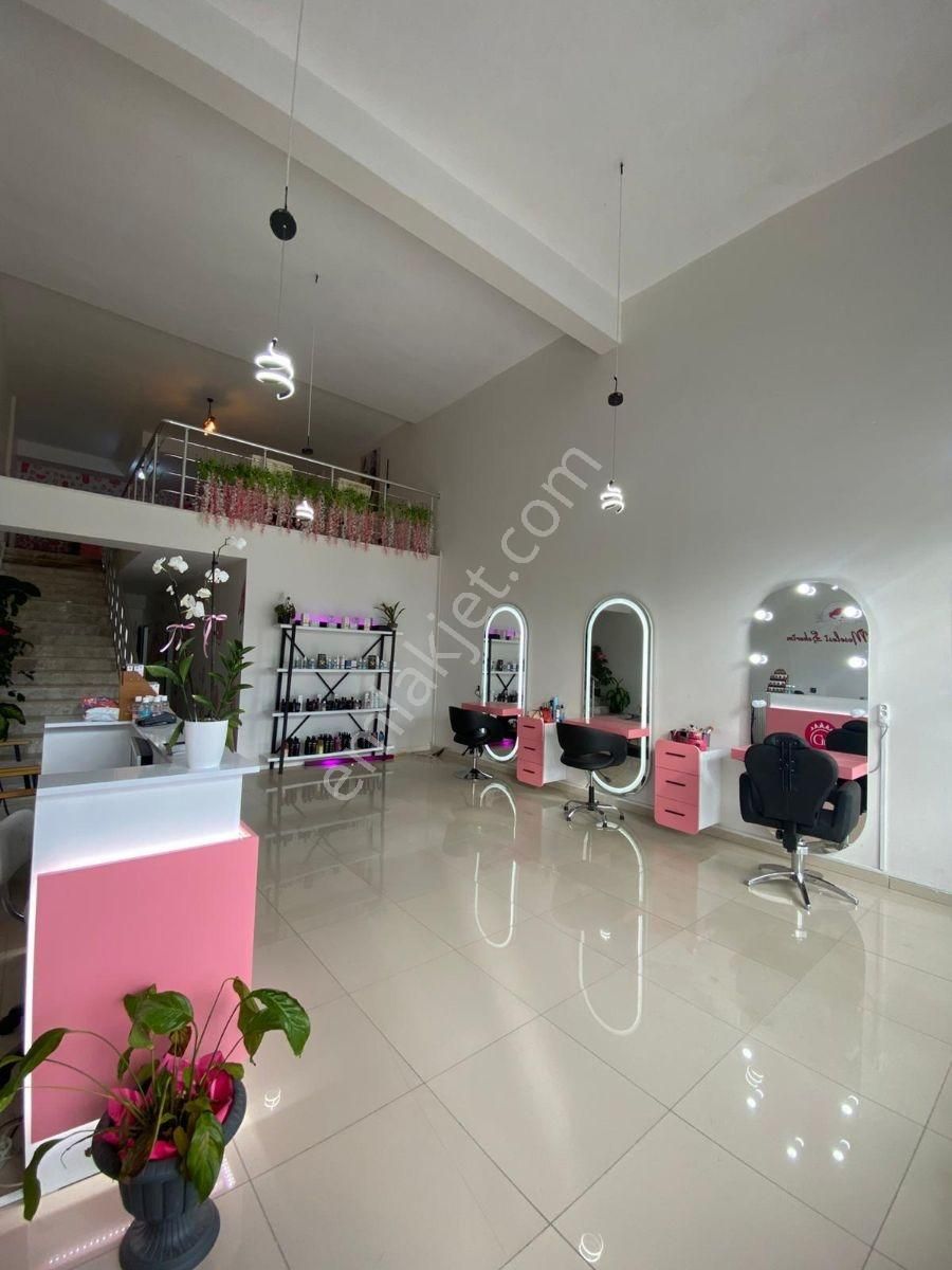 Pratik Den// İldem De Devren Kuaför Salonu