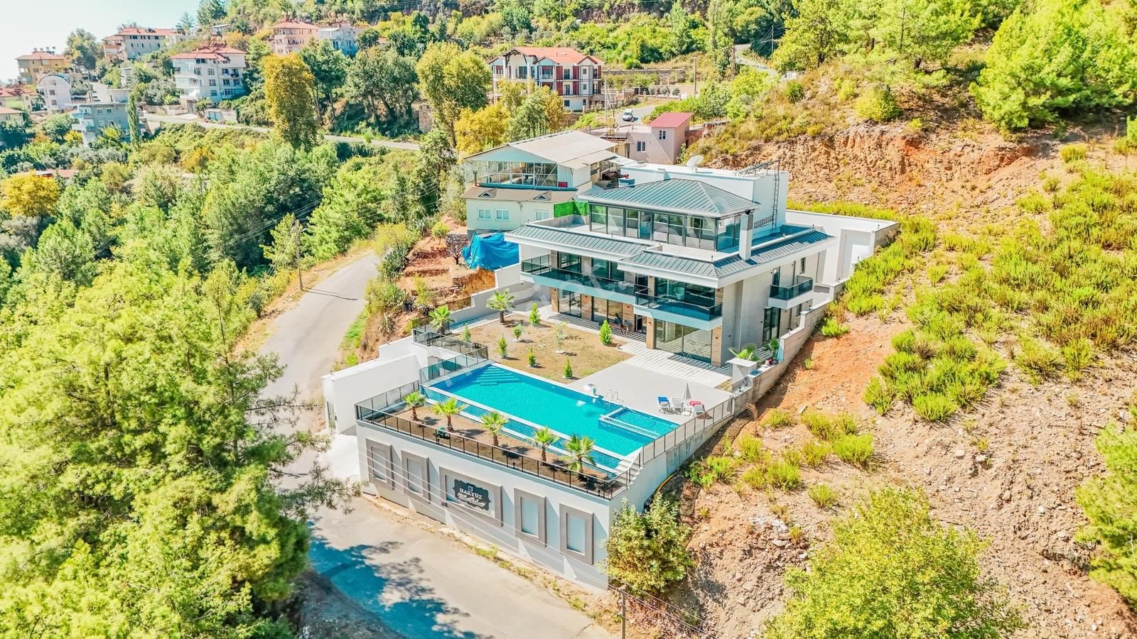 Alanya Tepe'de Müstakil 9+1 Aktiviteli Ultra Lüks Satılık Villa! - Görsel 14