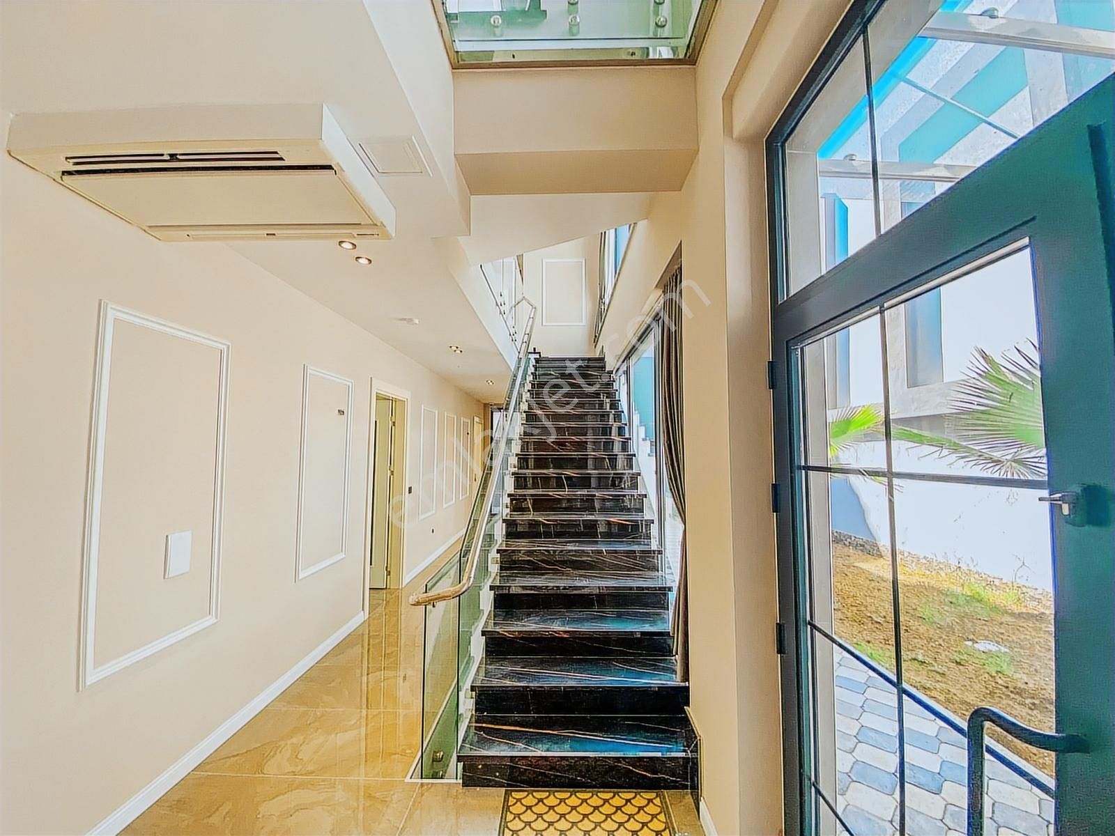 Alanya Tepe'de Müstakil 9+1 Aktiviteli Ultra Lüks Satılık Villa! - Görsel 21