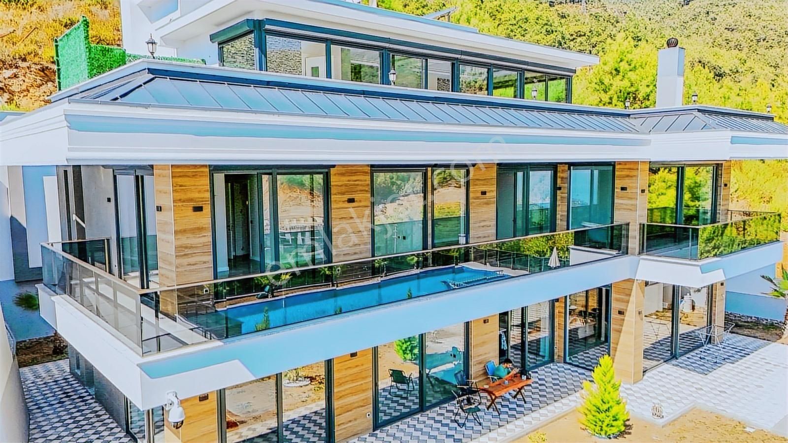 Alanya Tepe'de Müstakil 9+1 Aktiviteli Ultra Lüks Satılık Villa! - Görsel 34