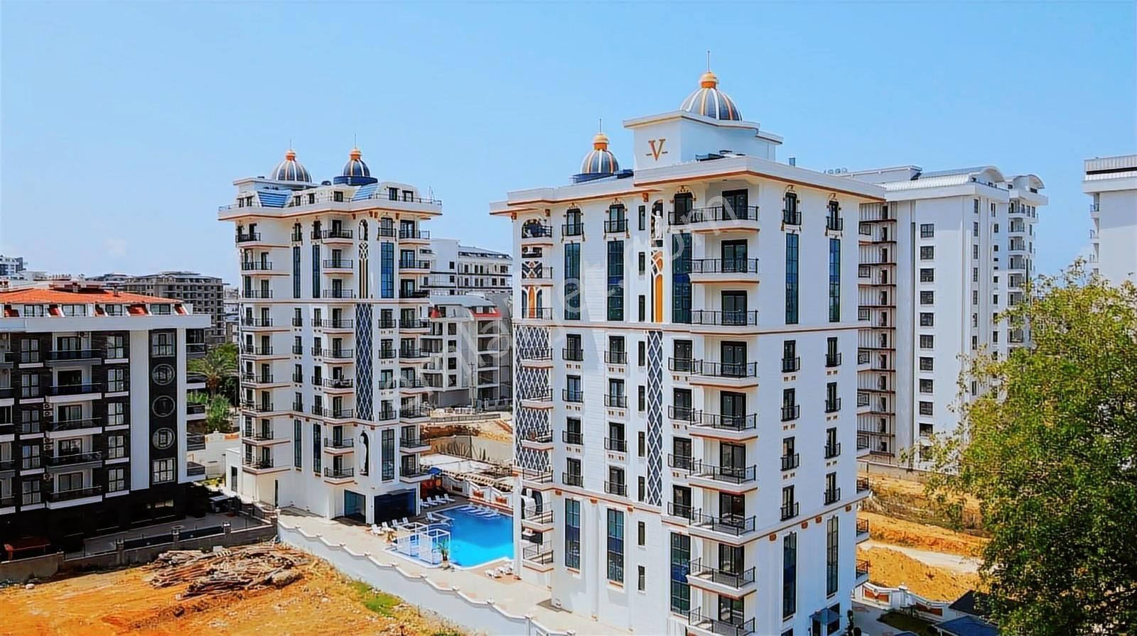 Alanya Mahmutlar'da Eşyalı Lüks Sitede 1+1 50 M² Satılık Daire !