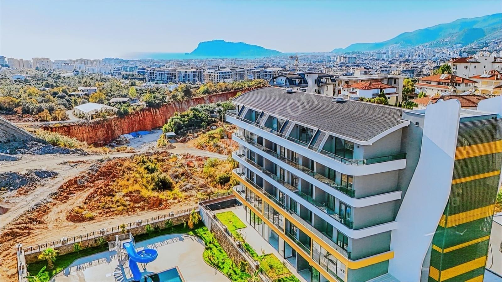 Alanya Oba 1+1 55m2 Eşyalı Full Aktiviteli Lüks Satılık Daire !