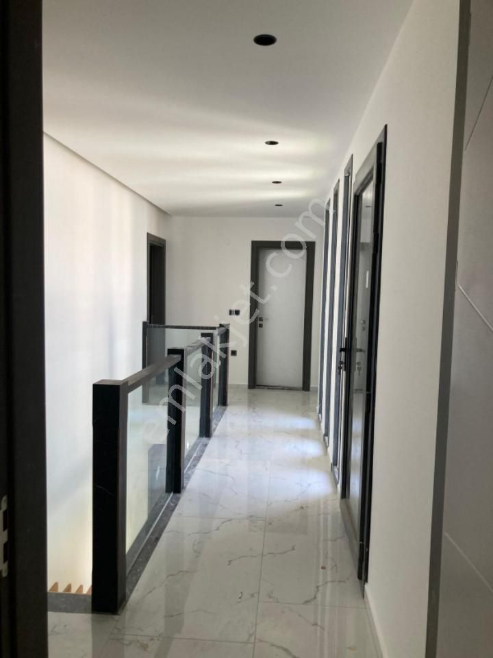 Nezih Bir Sitede 4+1 Satılık Villa - Görsel 18