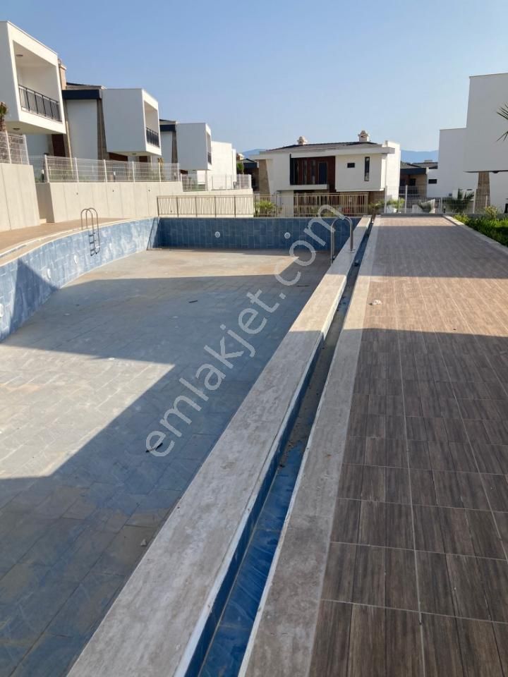 Nezih Bir Sitede 4+1 Satılık Villa - Görsel 24