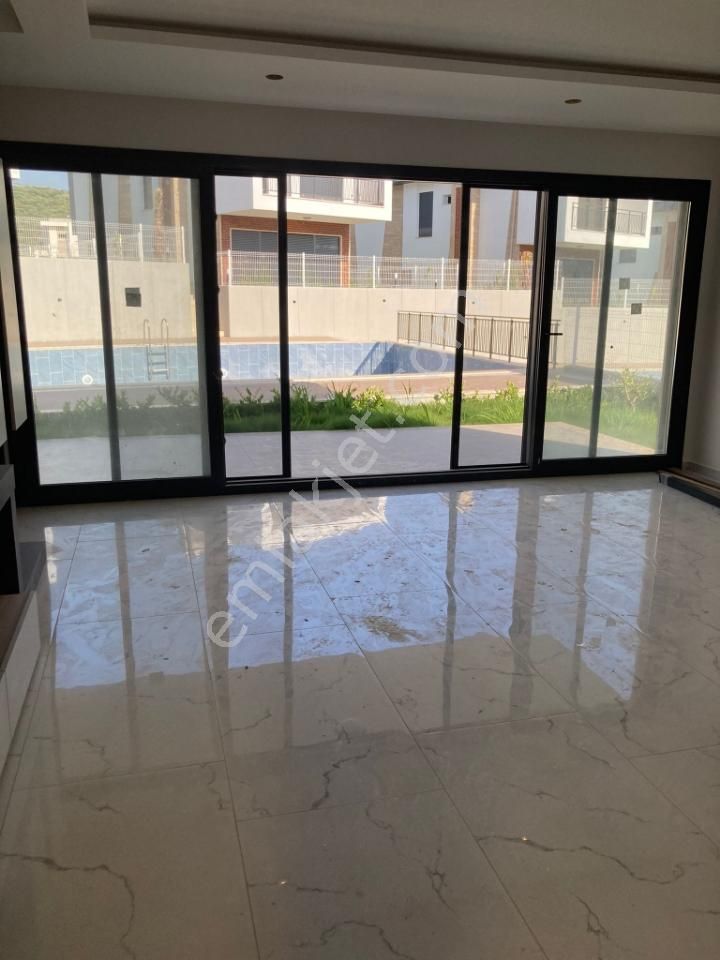 Nezih Bir Sitede 4+1 Satılık Villa - Görsel 3