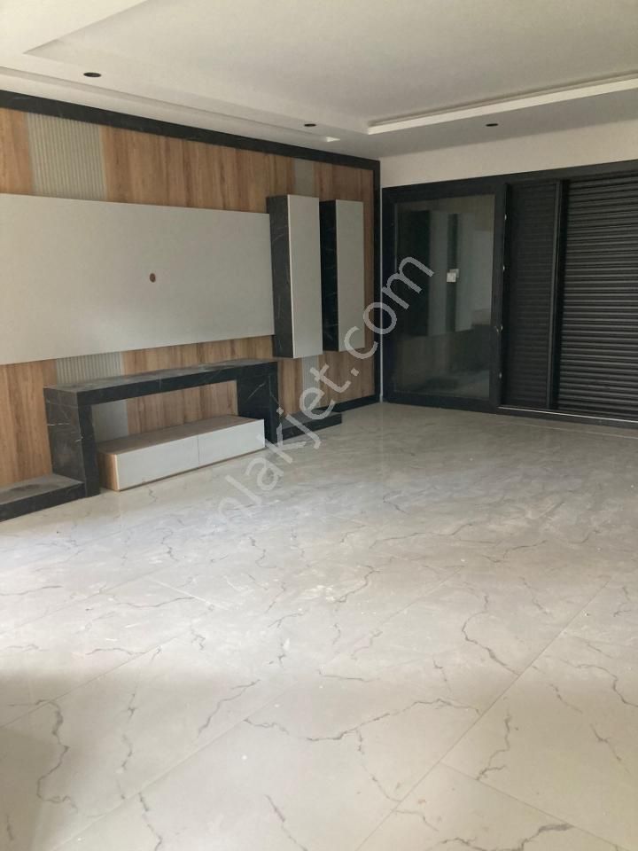 Nezih Bir Sitede 4+1 Satılık Villa - Görsel 4