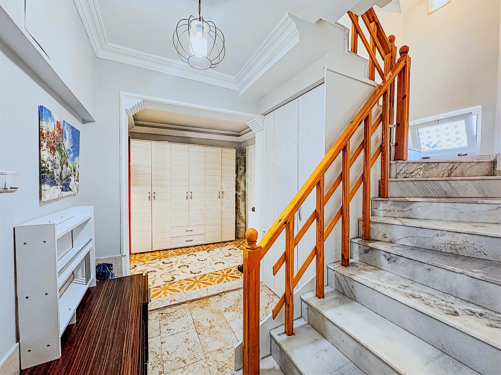 Tripleks 4+1 Müstakil Özel Büyük Bahçeli Manzaralı Fırsat Villa - Görsel 8