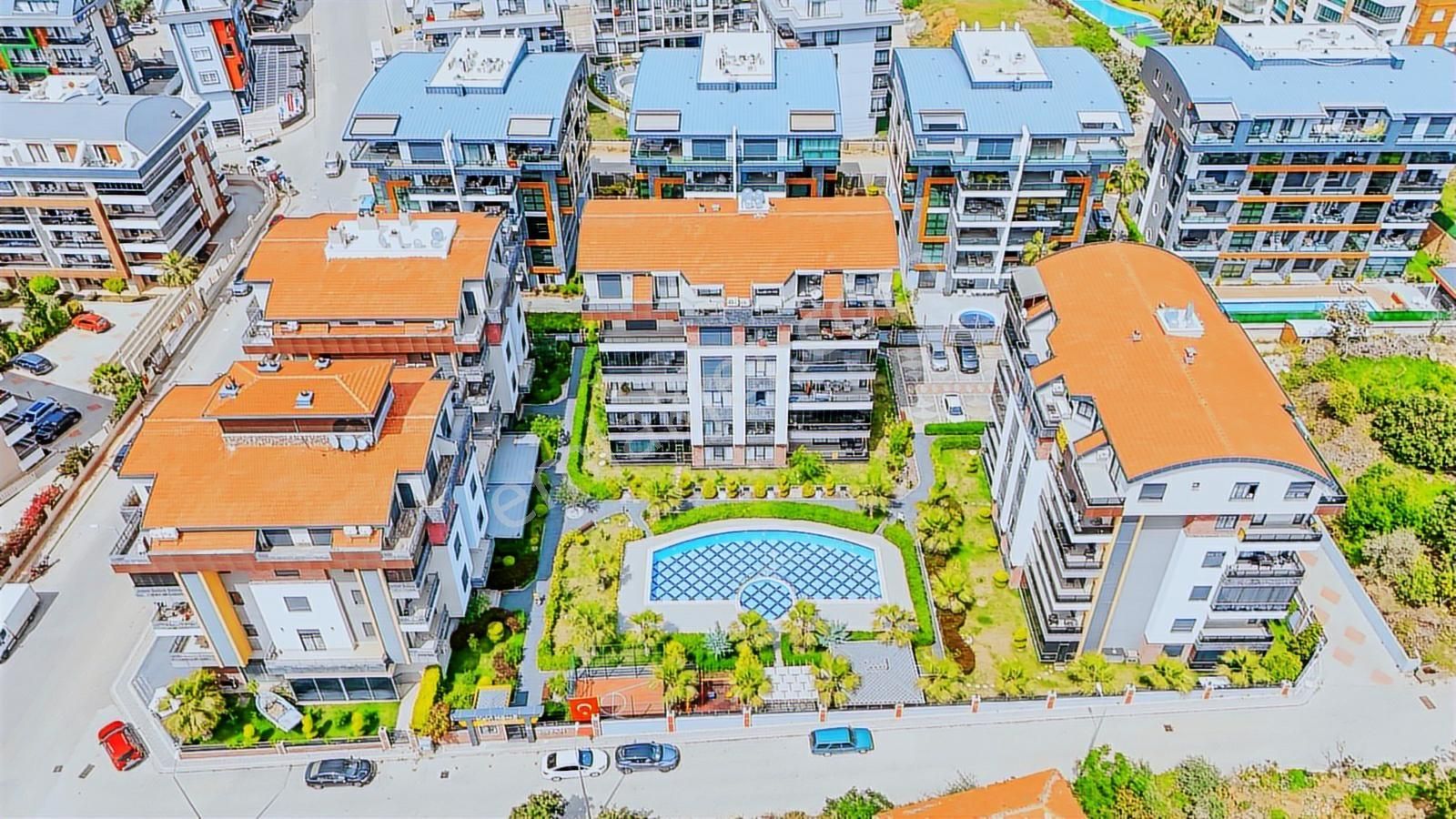 Alanya Oba 2+1 Full Aktiviteli Lüks Site İçerisinde Eşyalı 105m2