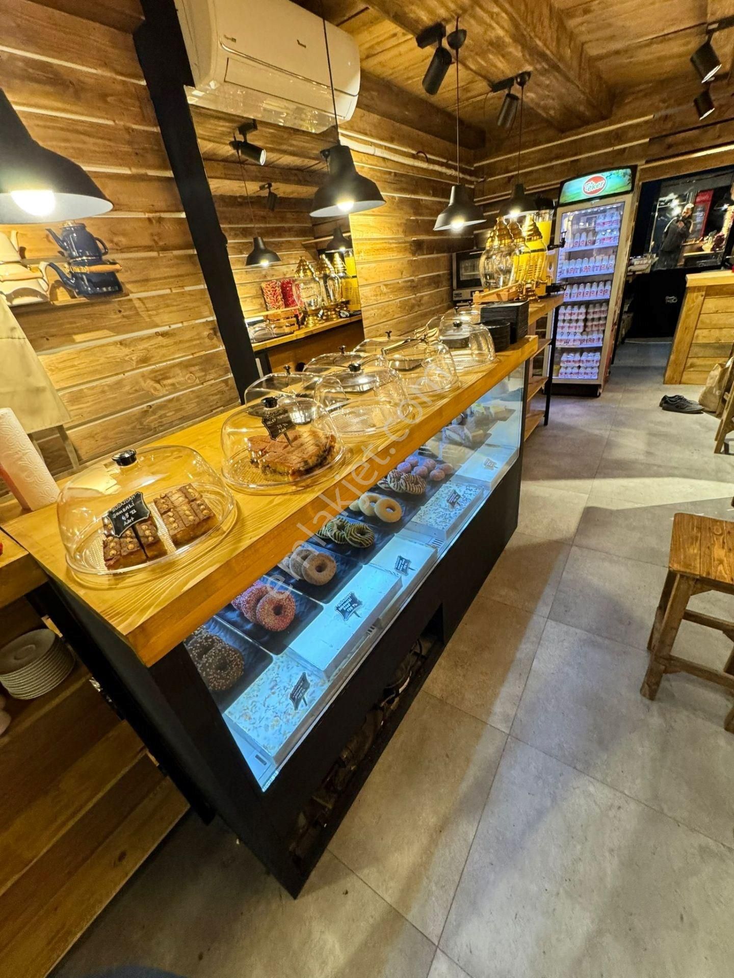 ✨ Urla İskele’de Prestijli Lokasyonda, Deniz Kokulu Balık Restoranı / Kafe – Devren Kiralık ✨ - Görsel 4