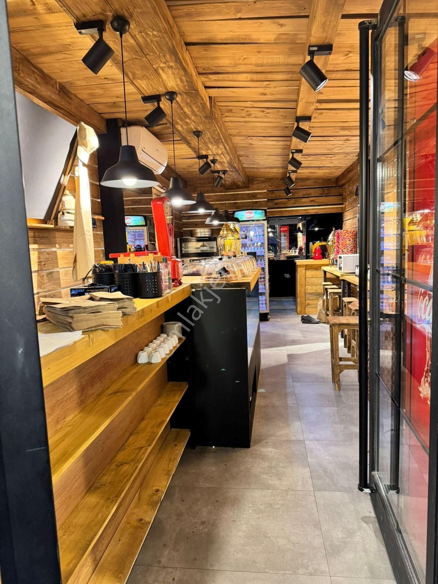 ✨ Urla İskele’de Prestijli Lokasyonda, Deniz Kokulu Balık Restoranı / Kafe – Devren Kiralık ✨ - Görsel 19