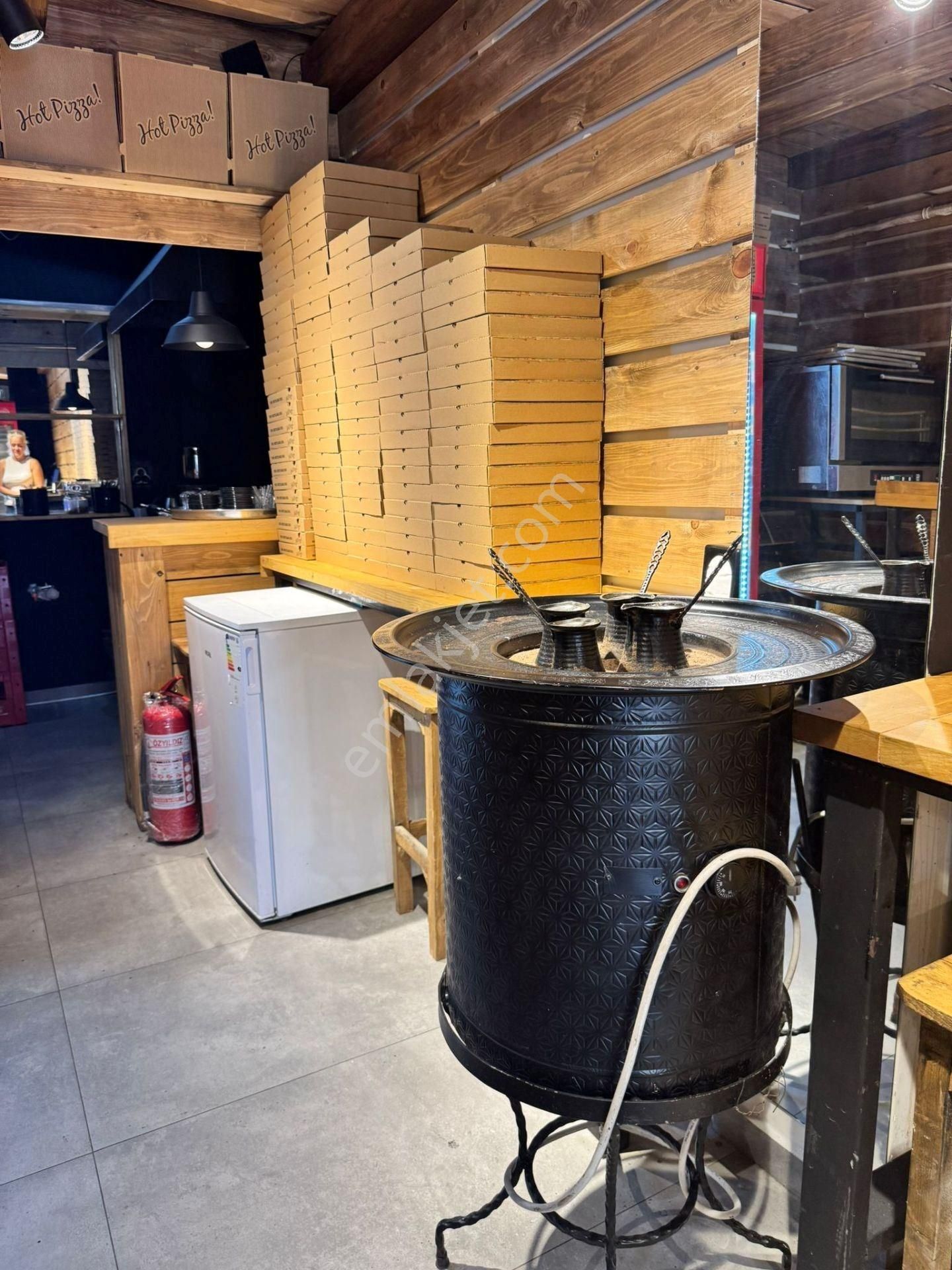 ✨ Urla İskele’de Prestijli Lokasyonda, Deniz Kokulu Balık Restoranı / Kafe – Devren Kiralık ✨ - Görsel 13