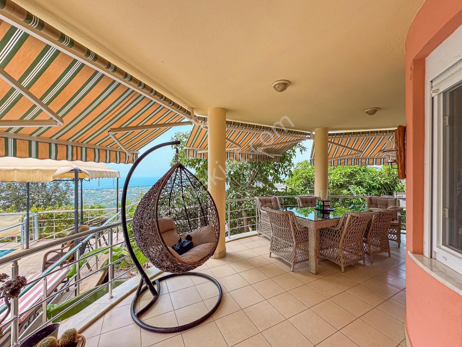 Alanya Yaylalı Deniz Manzaralı Eşyalı4+1 Tripleks Müstakil Villa - Görsel 35