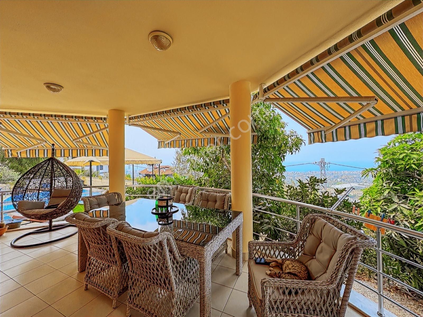 Alanya Yaylalı Deniz Manzaralı Eşyalı4+1 Tripleks Müstakil Villa - Görsel 16