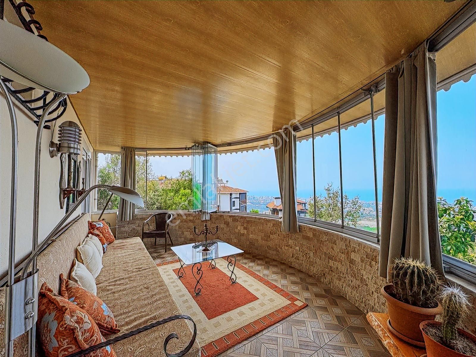 Alanya Yaylalı Deniz Manzaralı Eşyalı4+1 Tripleks Müstakil Villa - Görsel 8