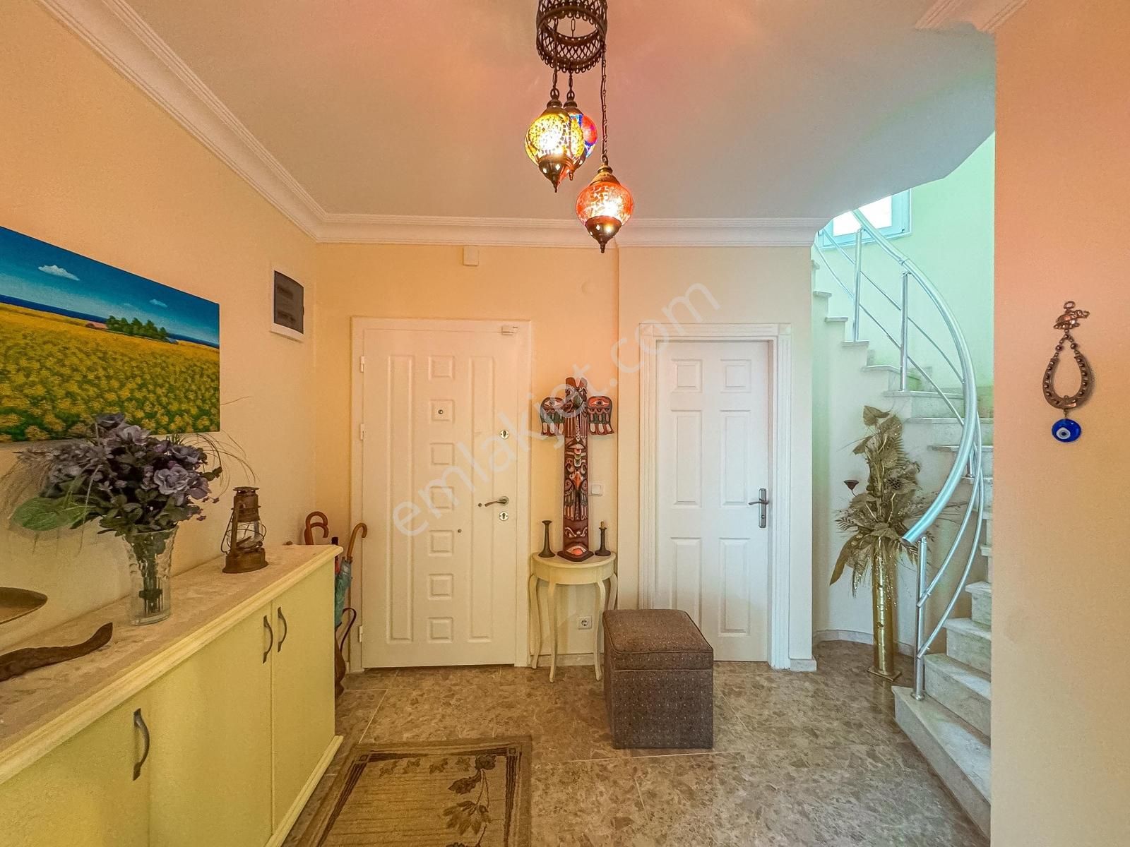 Alanya Yaylalı Deniz Manzaralı Eşyalı4+1 Tripleks Müstakil Villa - Görsel 17